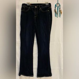 Aura women’s jeans by wrangler. Size 8 average.